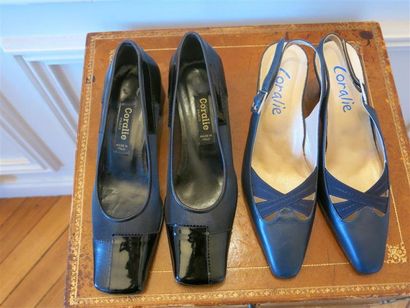 Lot comprenant:2 paires d'escarpins T.35...