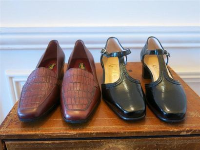 Lot comprenant:1 paire de mocassins bordx...