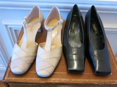 Lot comprenant:1 paire de salomé beige T.40...