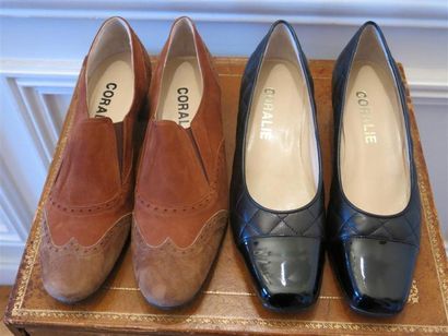 Lot comprenant 1 paire de trotteurs en daim...