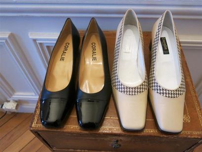 Lot comprenant:1 paire d'escarpins en chevreau...