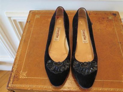 Coralie
Ballerines velours noir et paillettes...