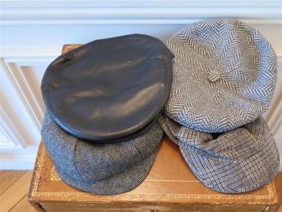 GUCCI
Lot de 4 casquettes dont 1 Gucci en...