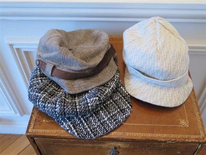 FENDI
Lot de 3 casquettes dont 1 Fendi