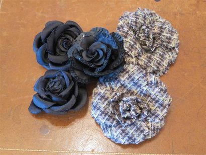 Lot de 5 camélias montés en broche