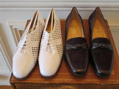 Lot comprenant:1 paire de mocassins chevreau...