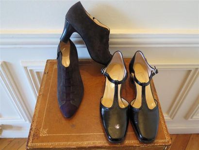 Lot comprenant:1 paire de demi-boots en daim...