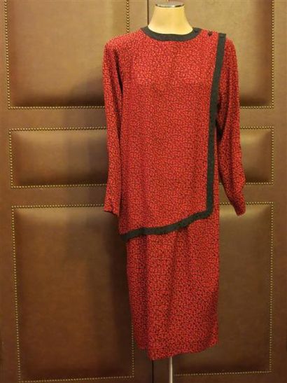 Guy LAROCHE
Robe soie noir/rouge,manches...