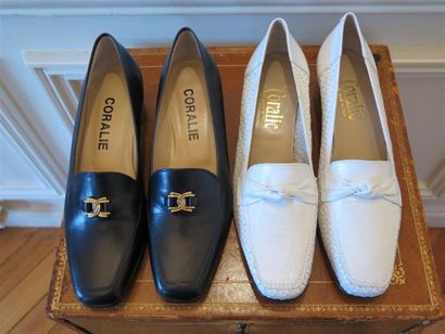 Lot comprenant:1 paire de mocassins bleu...
