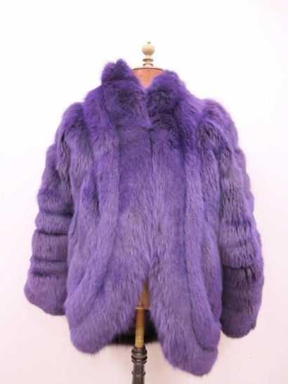Veste en renard de couleur violette