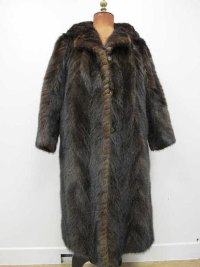 Manteau de vison marron.