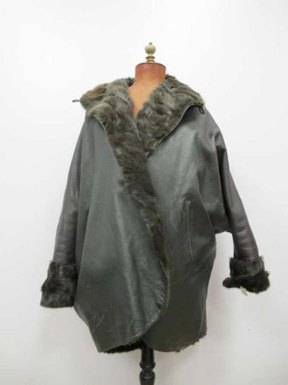 Manteau de fourrure et cuir réversible vert...