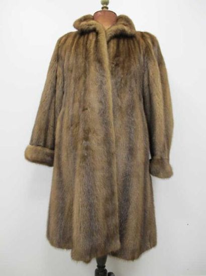 Manteau en vison caramel.(2865)