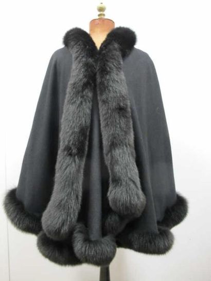 Etole en cachemire noire avec bordure en...