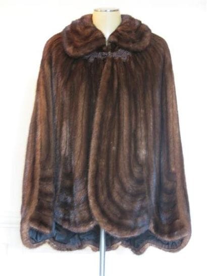 VINTAGE
Cape en vison caramel, bas cranté,modèle...