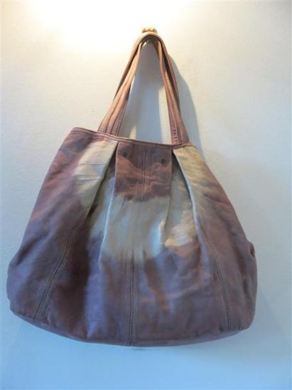 SANDRO
Sac cuir souple couleur vison.