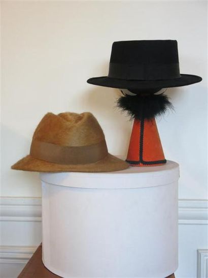 Lot de 2 chapeaux T.60