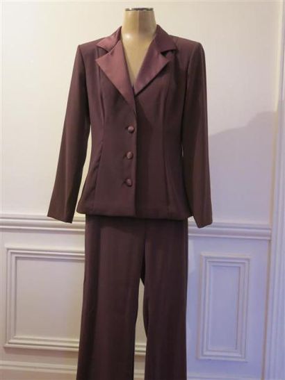 Folies D'Elodie
Tailleur pantalon crèpe marron...