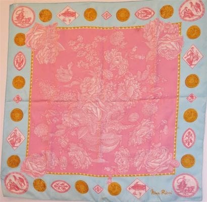 Nina RICCI
Foulard imprimé en soie bleu et...