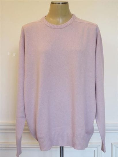 HERMES
Pull en cachemire rose poudré T.44/46...