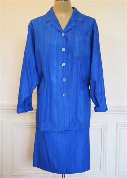 YSL VARIATION
Tailleur jupe en soie bleu...