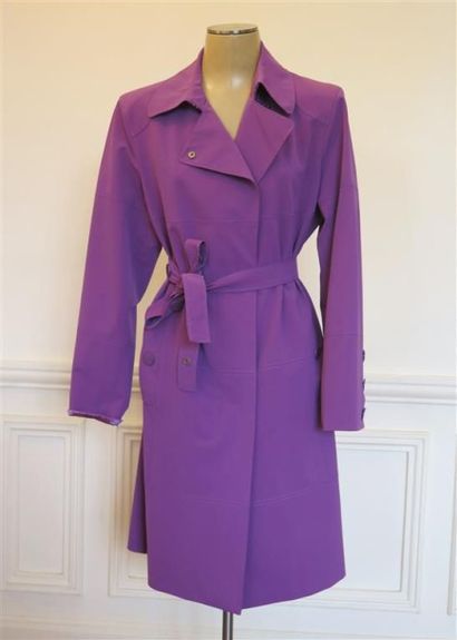 Marina RINALDI
Imperméable mauve avec ceinture...