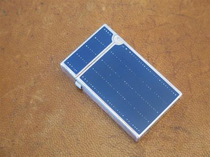 DUPONT
Briquet argent et laque bleue de ...