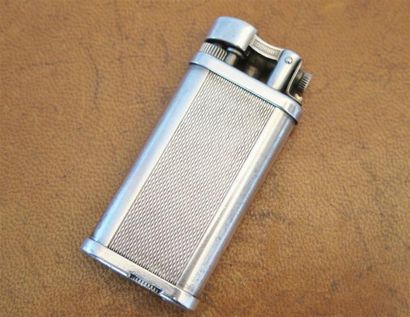 DUNHILL
Briquet argent