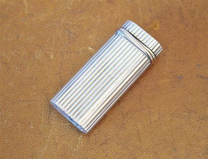 CARTIER
Briquet argent 3 anneaux