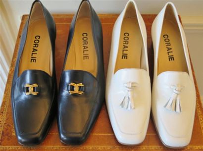 Lot comprenant: 1 paire de mocassins en chevreau...