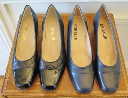 Lot comprenant: 1 paire d'escarpins en chevreau...