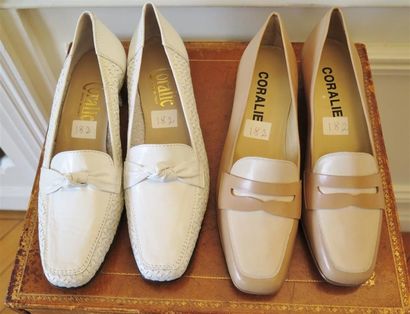 Lot comprenant: 1 paire de mocassins en tressé...