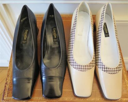 Lot comprenant: 1 paire d'escarpins en chevreau...