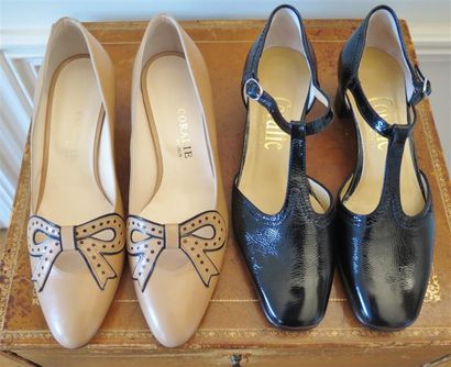 Lot comprenant: 1 paire d'escarpins en chevreau...