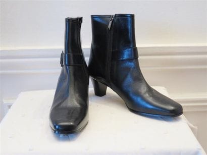Paire de boots en chevreau noir T.39 état...