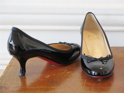 LOUBOUTIN
Paire d'escarpins en verni noir...
