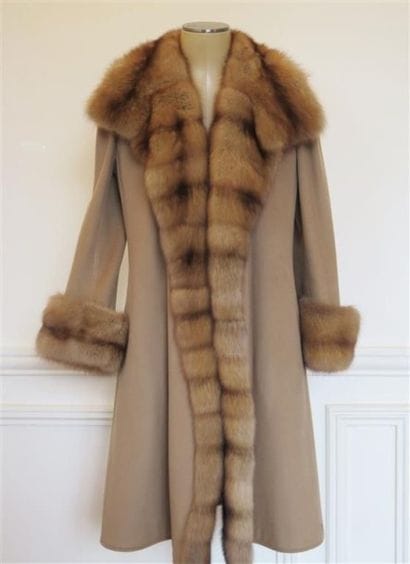 REVILLON
Manteau en cachemire camel bordé...