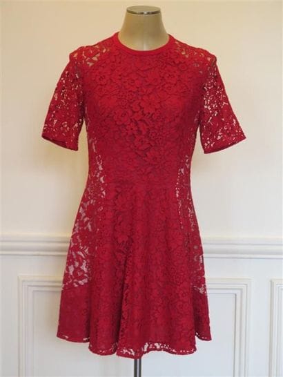 JOSEPH
Robe en dentelle rouge sur taffetas...