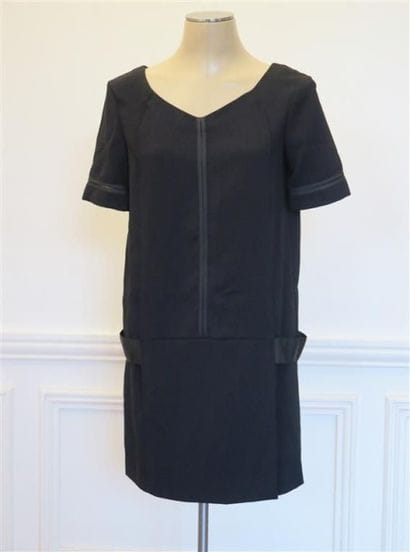 The KOOPLES
Robe fluide noire forme décintrée,...