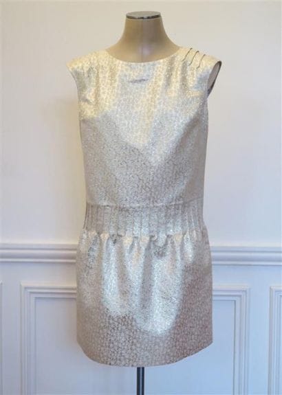 A P C
Robe lamée or sans manches,forme droite...