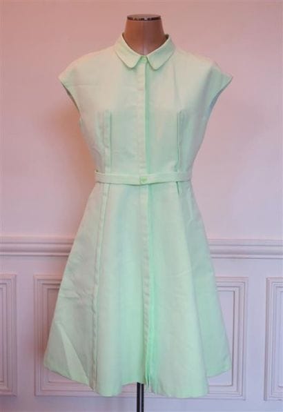 TARA JARMON
Robe en coton vert acidulé munie...
