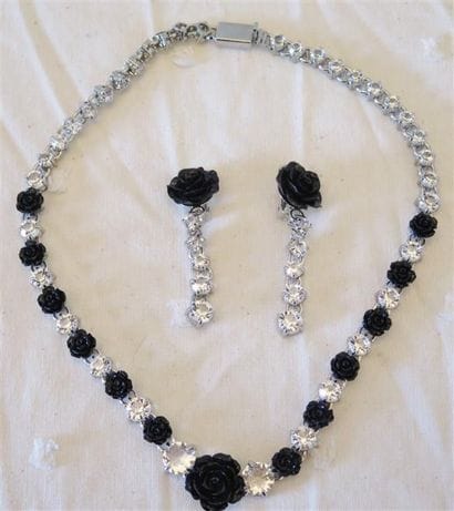 PRADA
Parure collier et boucles d'oreill...