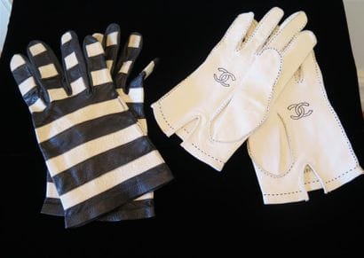 CHANEL
Lot comprenant:1 paire de gants Chanel...