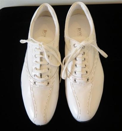 HUGO BOSS
Paire de baskets en chevreau blanc...