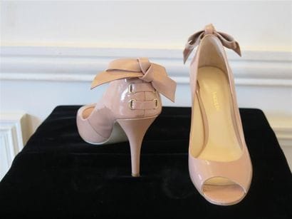 Enzo Angiolini
Paire de sandales en verni...