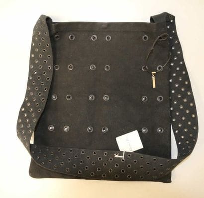 DIOR HOMME
Sac en toile noire à trous