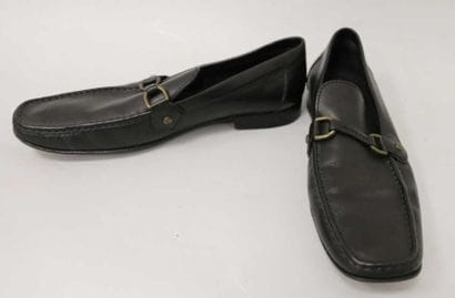 LOUIS VUITTON
Paire de mocassins noirs à...
