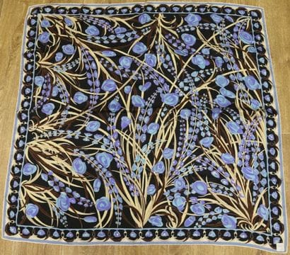 Emilio PUCCI
Foulard en soie à motifs floraux...