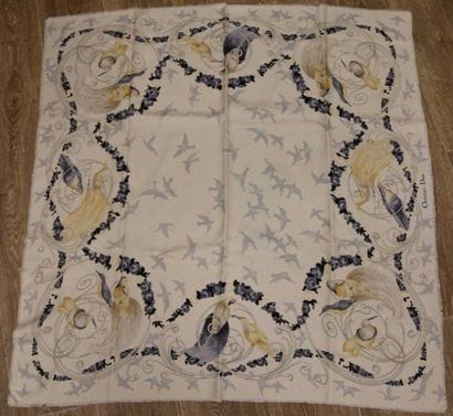 CHRISTIAN DIOR
Foulard les oiseaux branchés...
