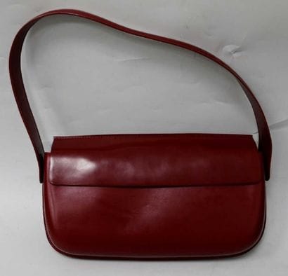 Thierry MUGLER
Sac porte épaule en cuir bordeau....